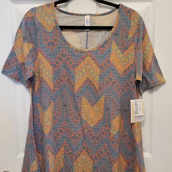 LuLaRoe NWT Perfect T Geometric Patterned top size medium oversized - Picture 1 of 8
